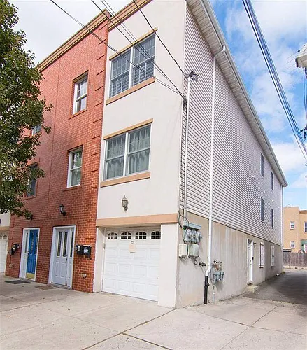 274 Griffith St #2 Photo 1