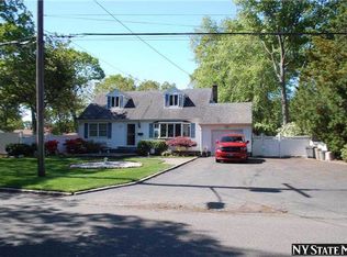 364 Howells Rd, Bay Shore, NY 11706