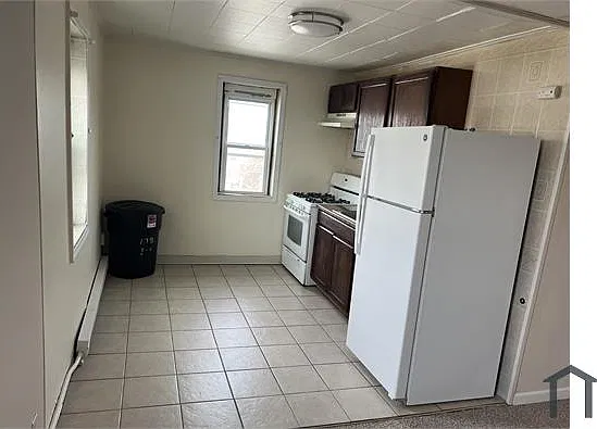 2 bed, 1000 sqft, $1,350 — Photo 1