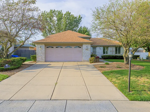 7502 W Lakeside Dr, Frankfort, IL 60423