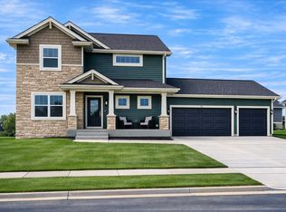 375A W Sparrow Way, Grafton, WI