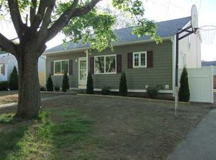 142 Aurora Dr, Warwick, RI 02889