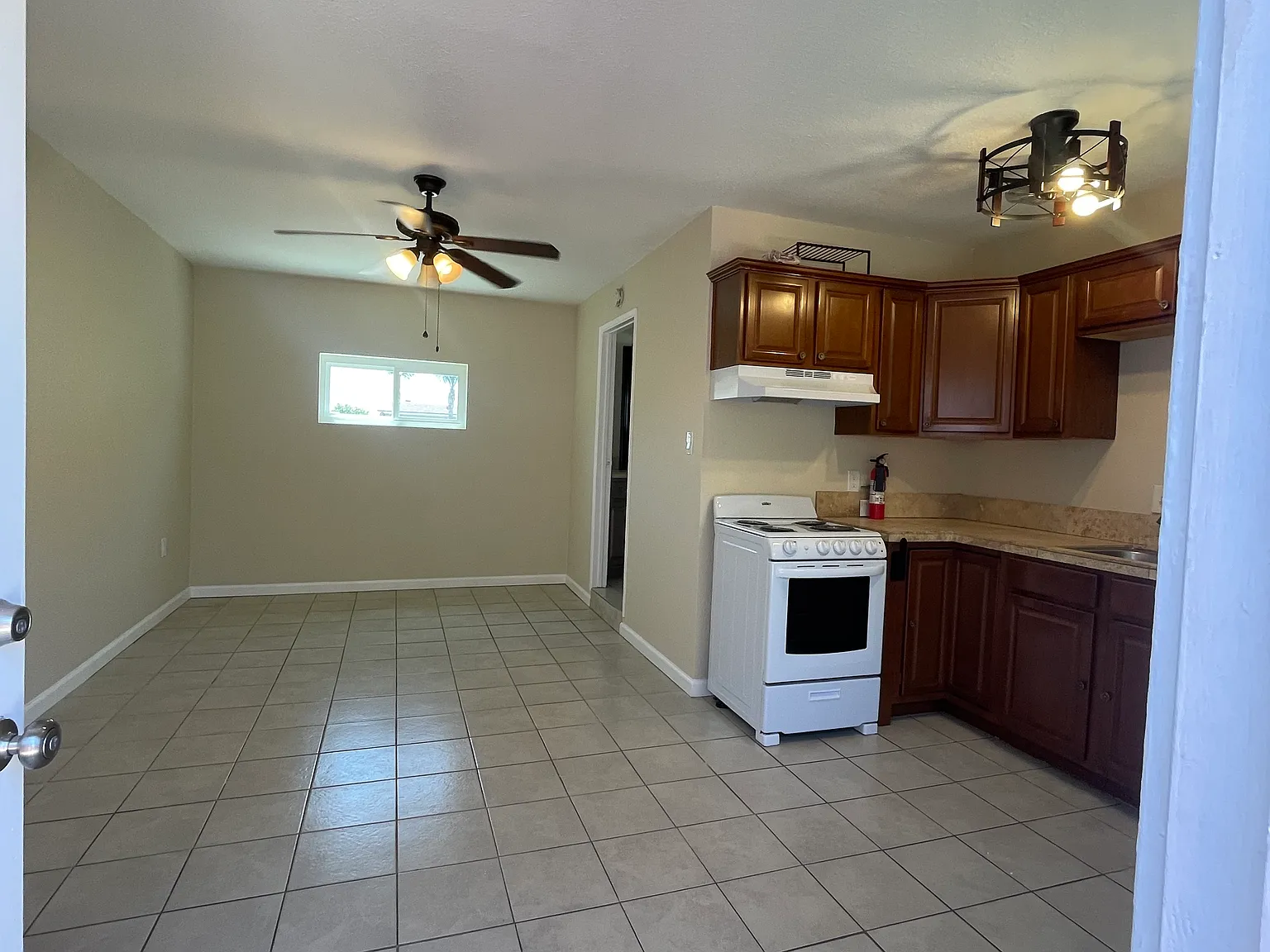 143 N Drexel Ave — Photo 4