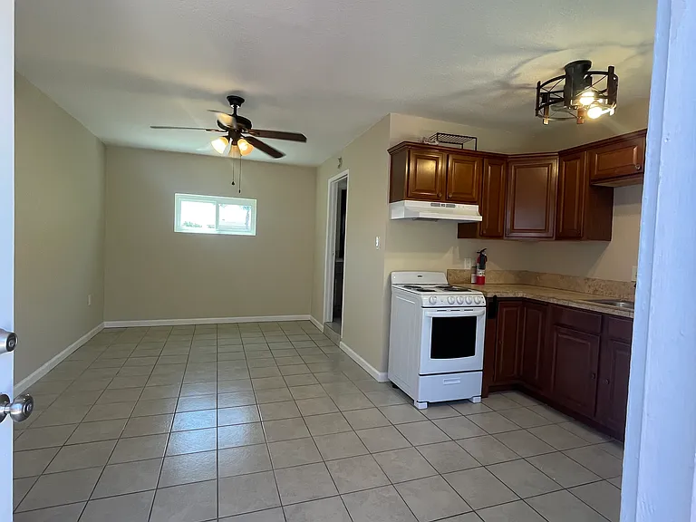 143 N Drexel Ave #1 — Photo 4