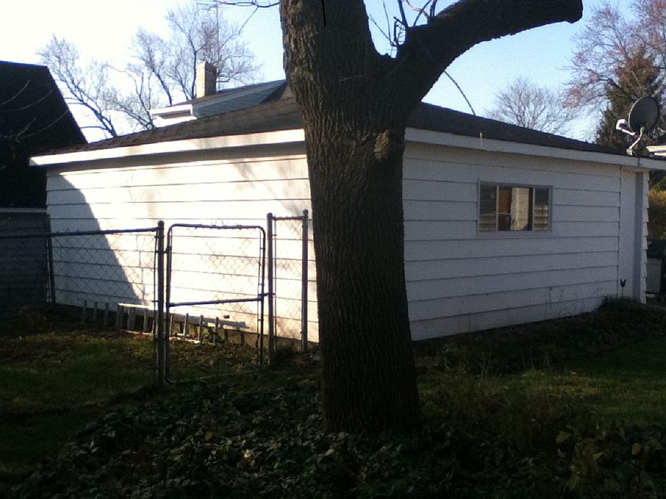 1st image of 839 Blackburn St