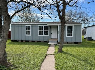 519 W 7th St, Freeport, TX 77541