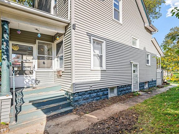 5th image of 131 N Chicago Ave