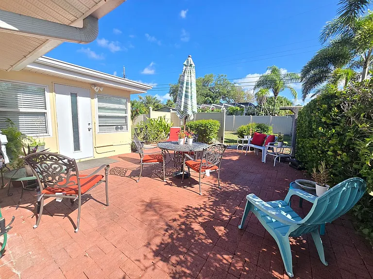 2441 Gulf Gate Dr — Photo 21