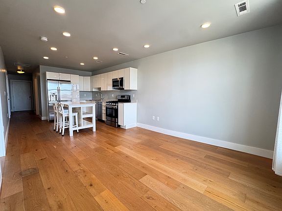 3rd image of 250 Meridian St #204