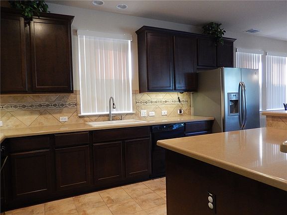 2nd image of 1408 Weatherford Dr