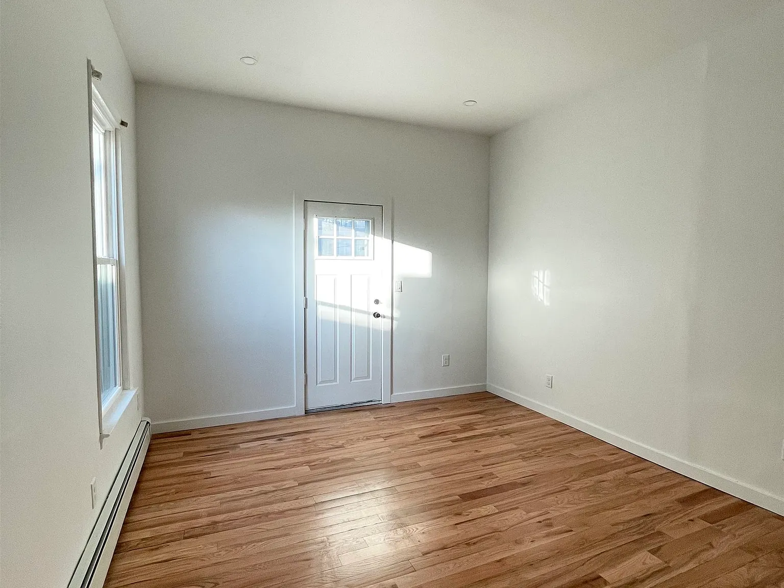 2 bed, 1.0 bath, $2,500 — Photo 4