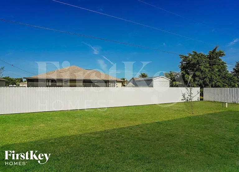 1402 NW Juanita Pl — Photo 15