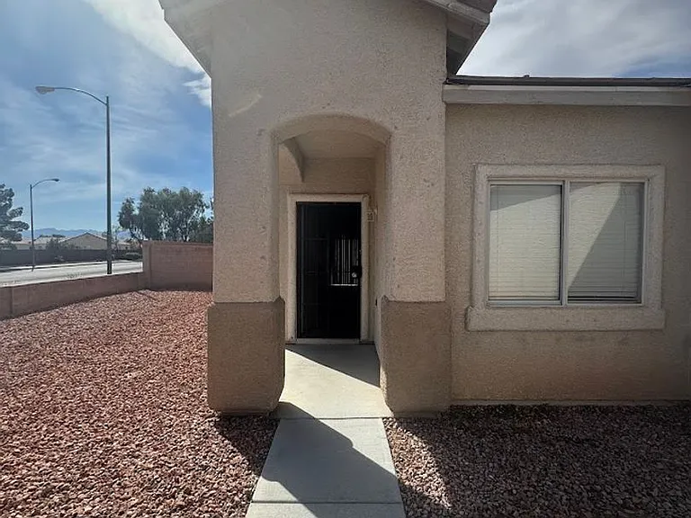 6005 Highland Gardens Dr — Photo 2