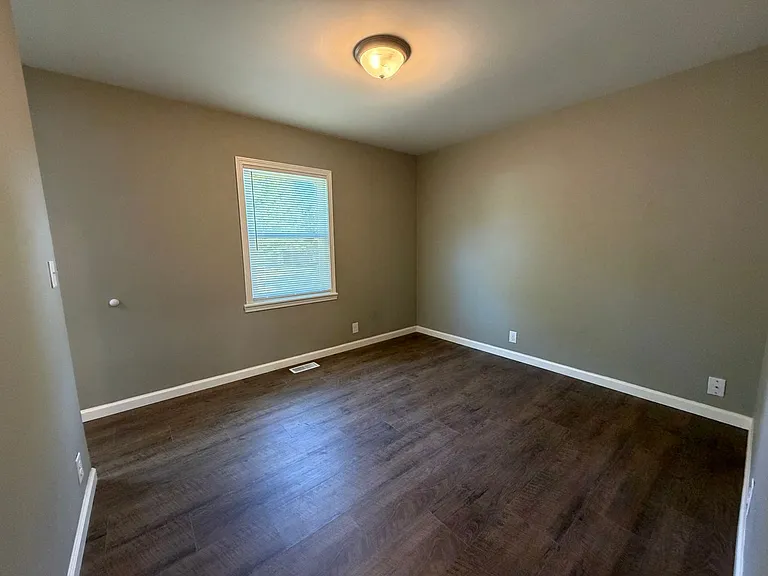 1518 Eastview Ave — Photo 7