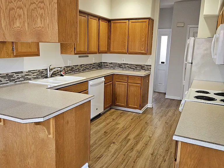 554 NW 3rd Ave — Photo 5