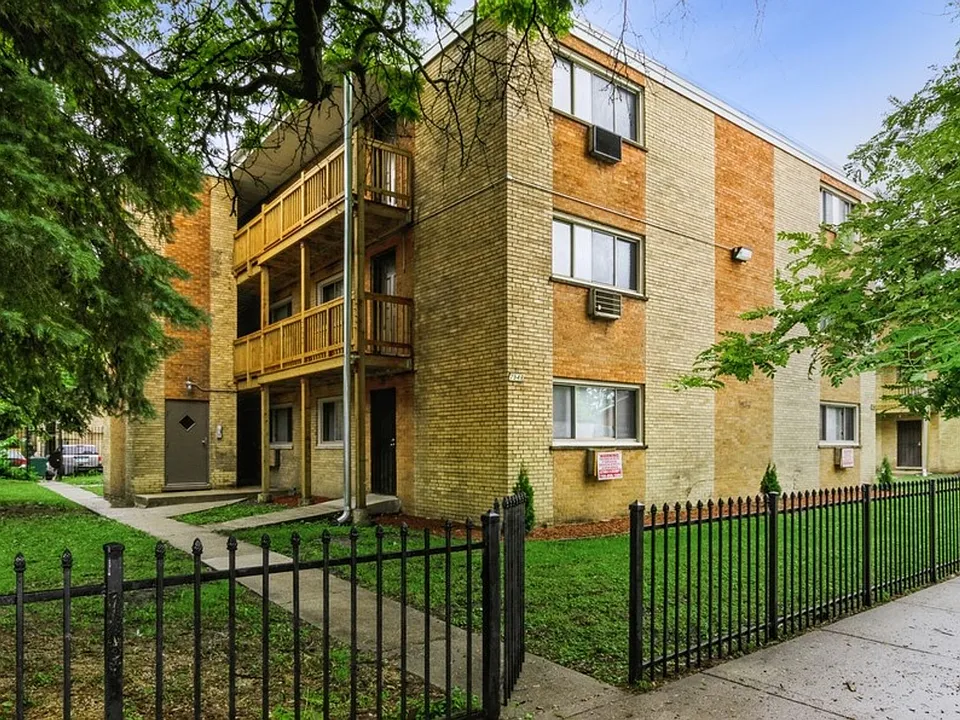 7948 S Greenwood