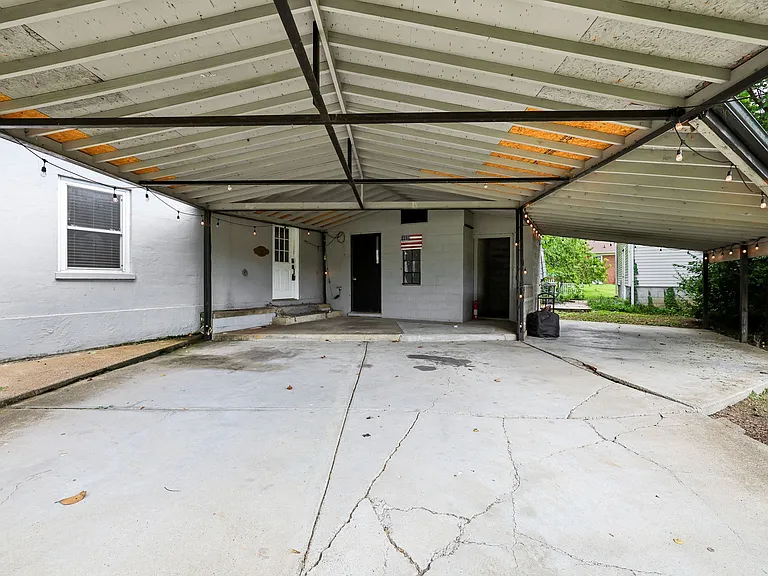 810 Velma Ln — Photo 9