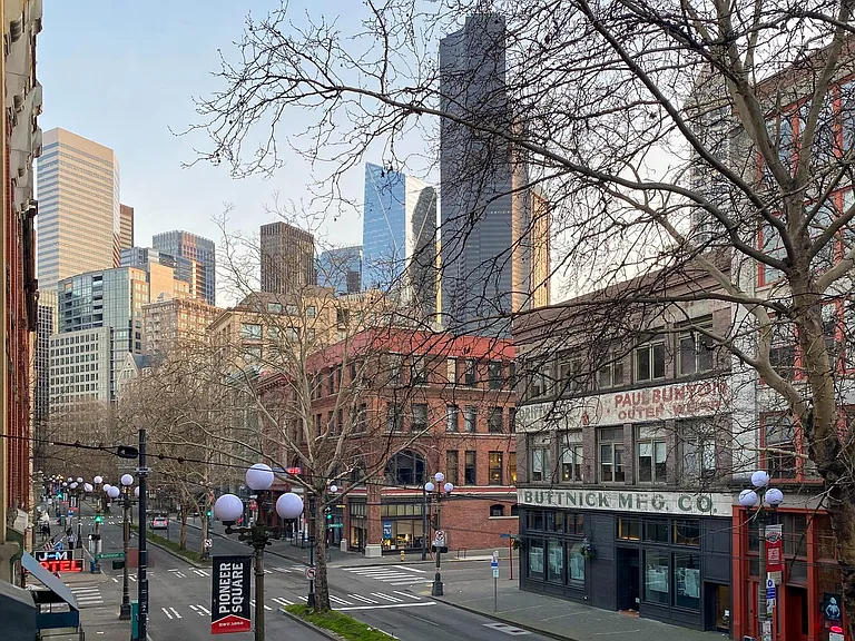 211 1st Ave S Apartments is located in the heart of Pioneer Square — Photo 29