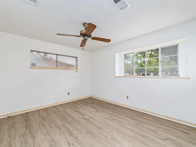 5450 Beechnut St — Photo 7
