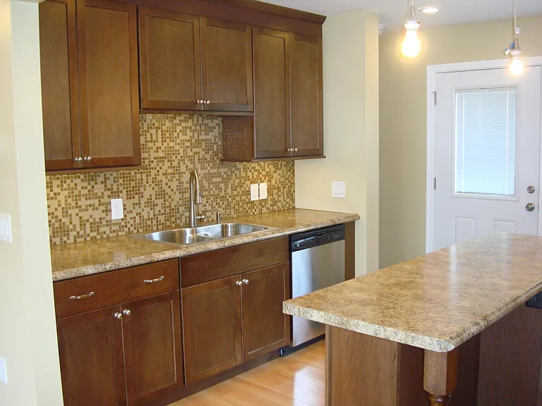 87 Oakdale Ave S — Photo 7