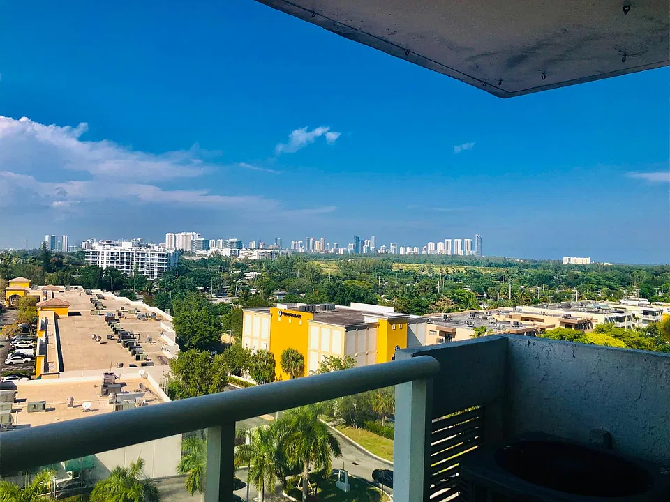 13499 Biscayne Blvd #905