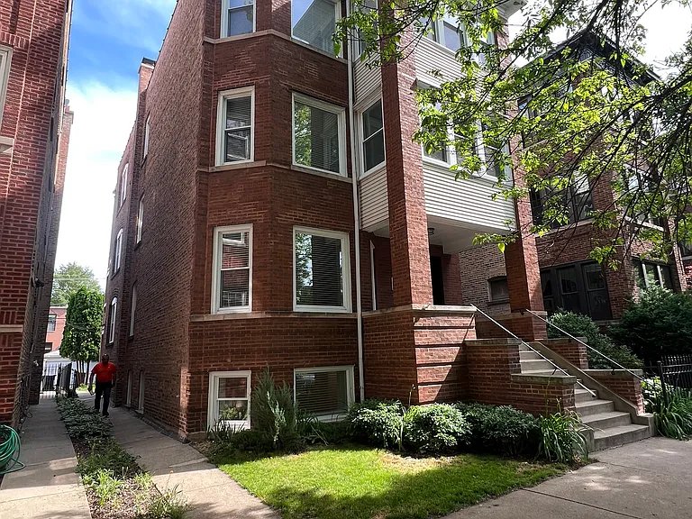 1334 W Elmdale Ave #3R — Photo 2