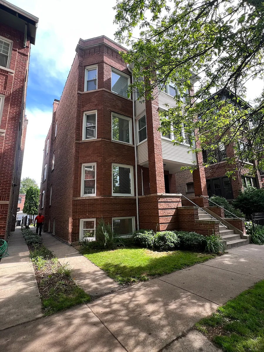 Building Photo - 1334 W Elmdale Ave #2R