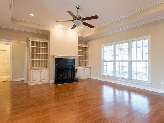 4th image of 3803 Thoreau Dr