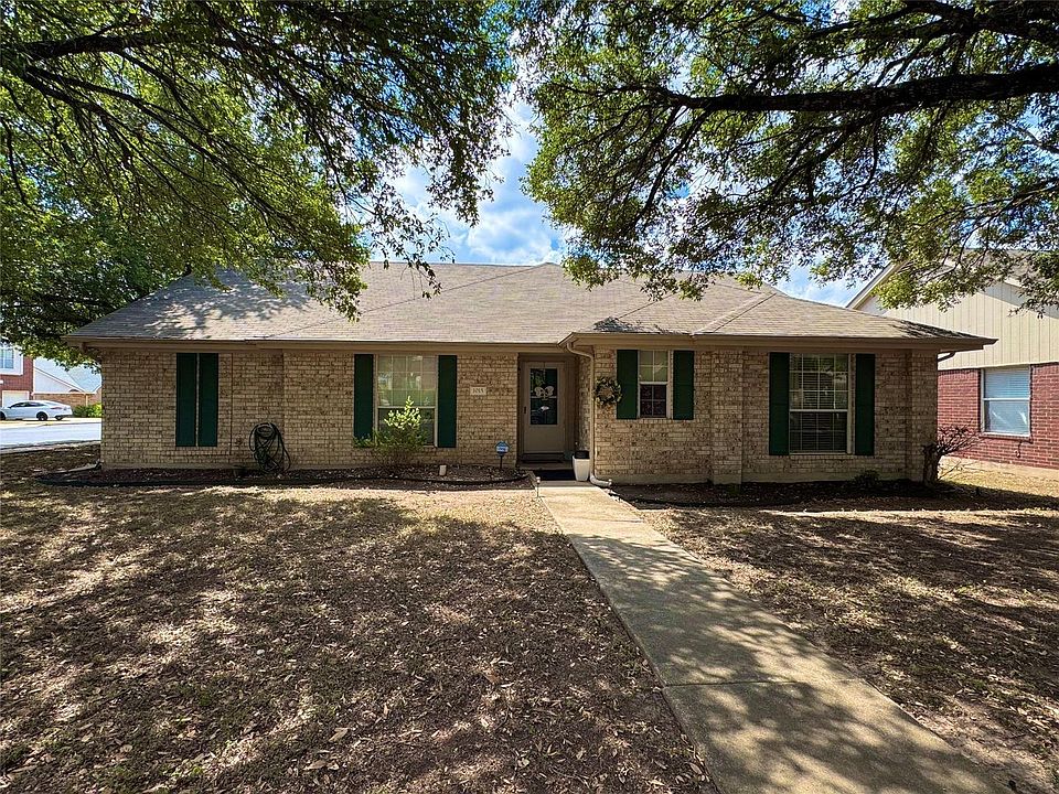 1st image of 1015 Thackeray Ln