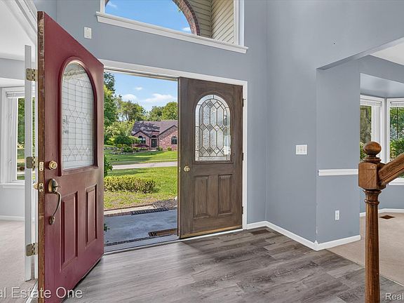 3rd image of 9610 Forest Ridge Dr