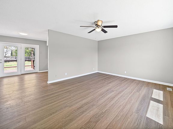 4th image of 931 Poppy Dr