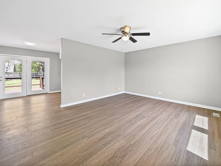 931 Poppy Dr — Photo 6