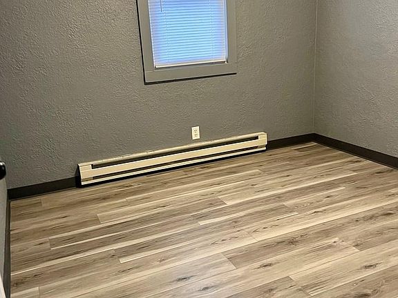 4th image of 530 E 3rd St APT D