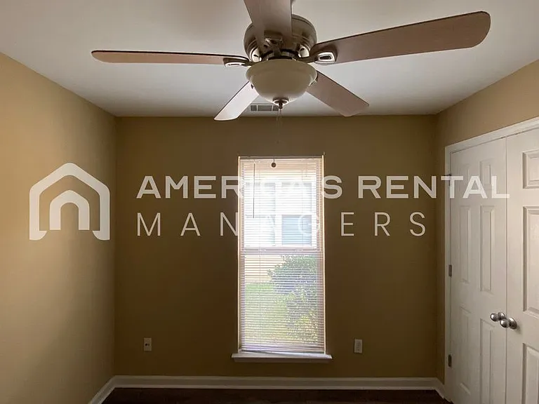525 Fox Run Cir — Photo 11