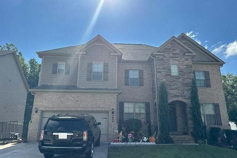1st image of 445 Saint Annes Pl