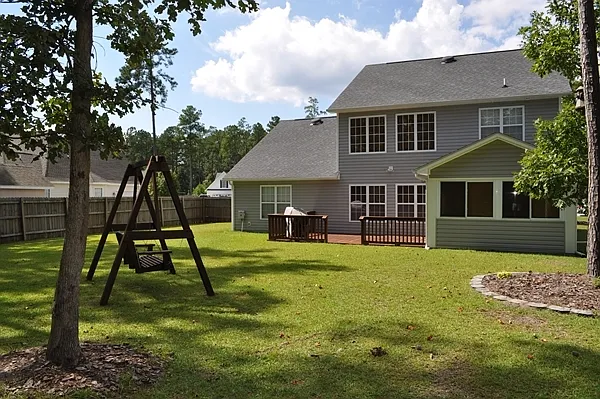 4 bed, 2.5 bath, 2500 sqft, $2,500 — Photo 3