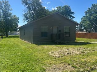 101 Indiana Ave, Wood River, IL 62087