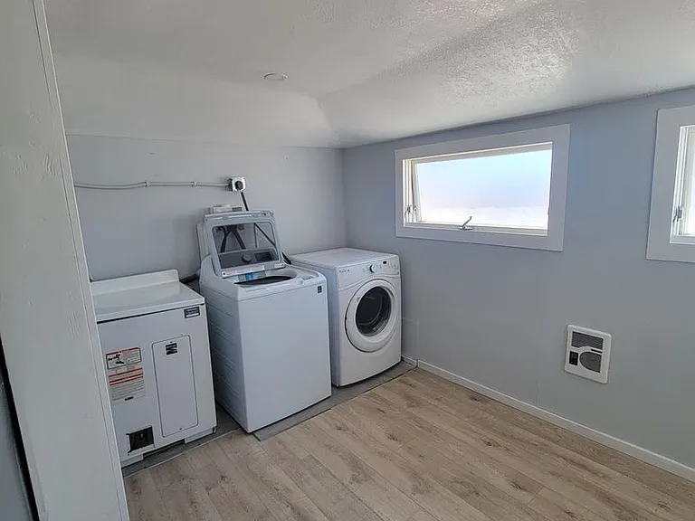 1315 W 4th St — Photo 13