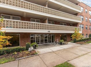 45 HILLPARK Avenue #2L, Great Neck, NY 11021
