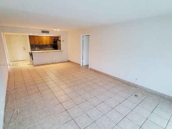 2nd image of 100 Lakeview Dr APT 217