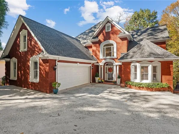 9270 Bayhill Dr, Gainesville, GA 30506