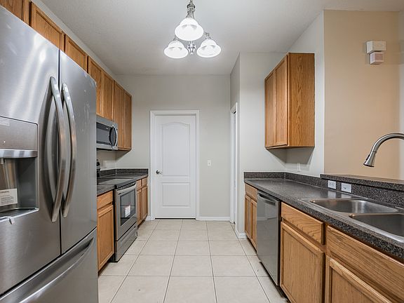 3rd image of 9023 Iron Oak Ave