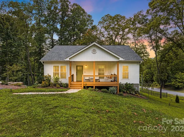 203 Fall Leaves Dr, Fairview, NC 28730