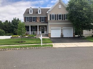 17 Avalon Ln, Manalapan, NJ 07726