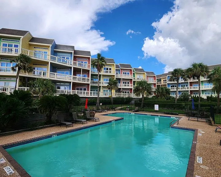The Oceanfront Galveston Apartments — Photo 13