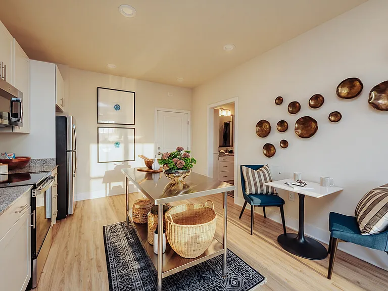 Modern Kitchen at Bolton West Charlotte Apartments