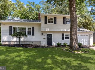 29 Hilltop Dr, Yardley, PA 19067