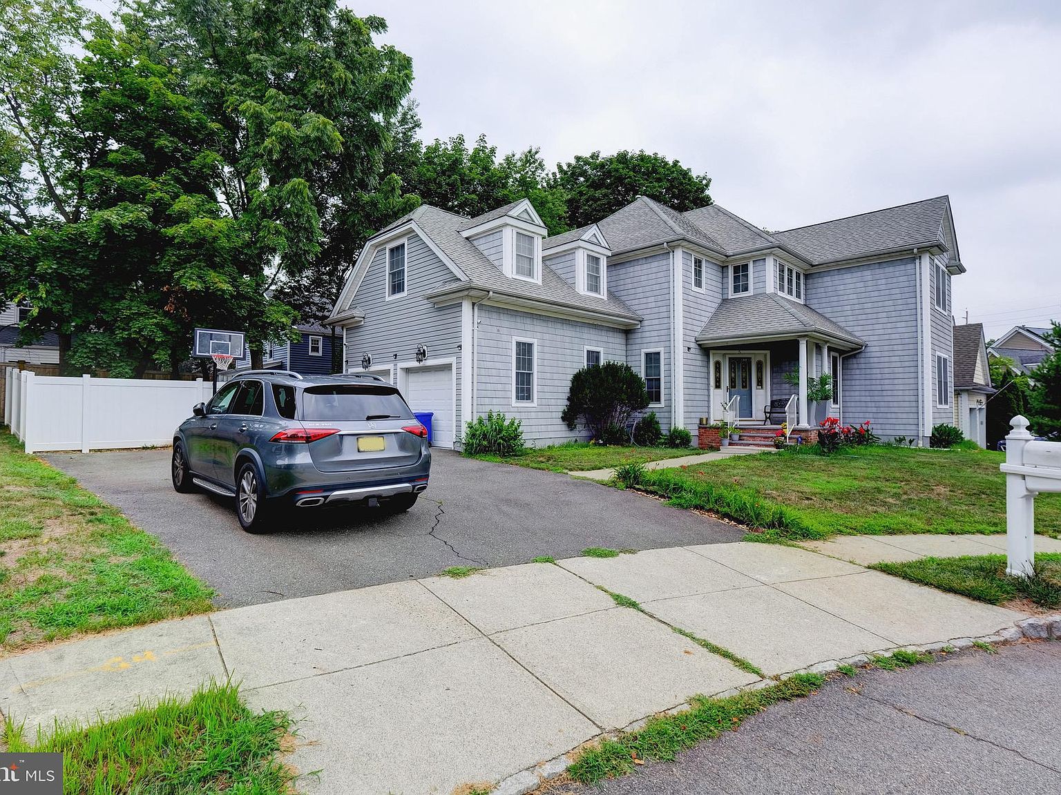 5 Holly Ct, Bloomfield, NJ 07003 | Zillow