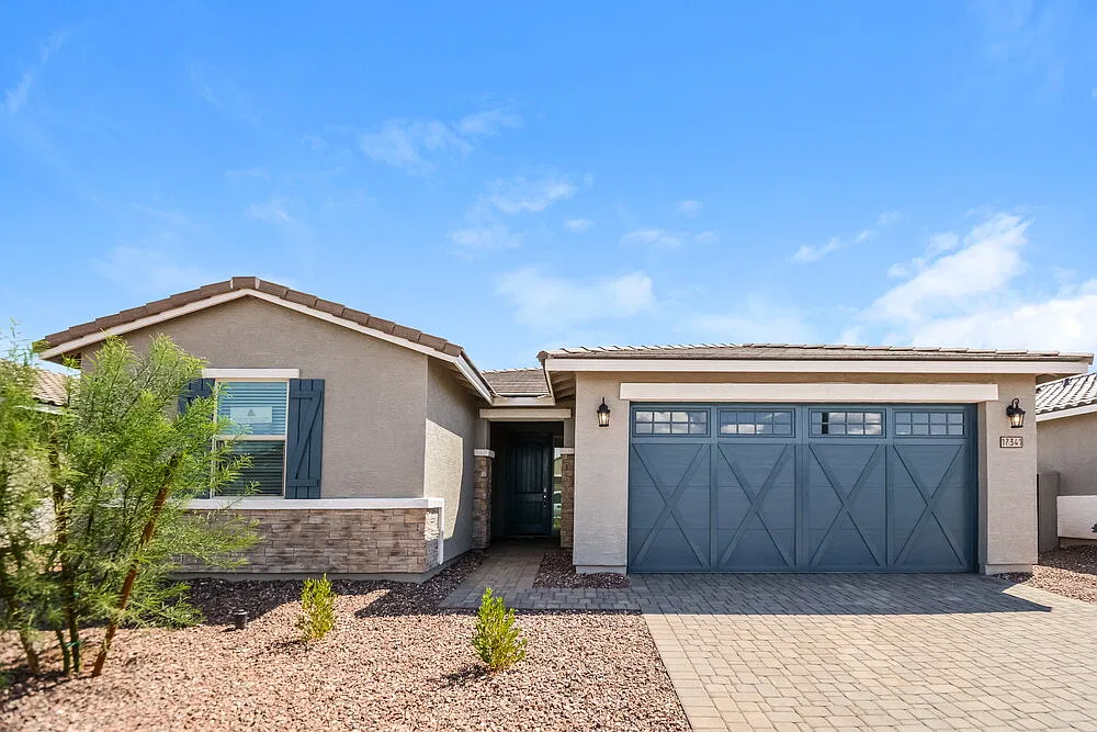 4 bed, 3.0 bath, 2342 sqft, $2,370 — Photo 1
