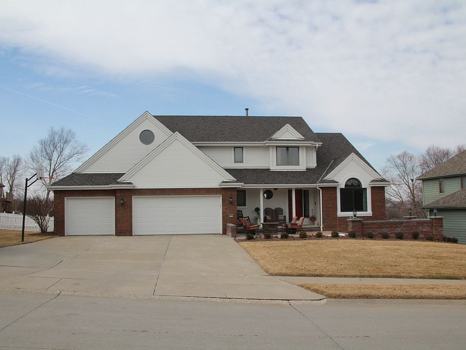 1st image of 3314 N 129th Cir